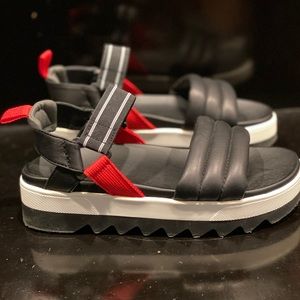 Super cute comfy platforms!